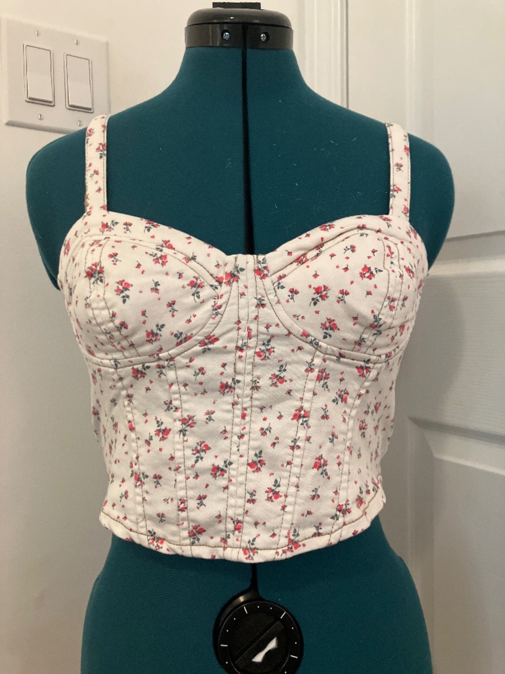 NOBO corset crop top white with pink roses